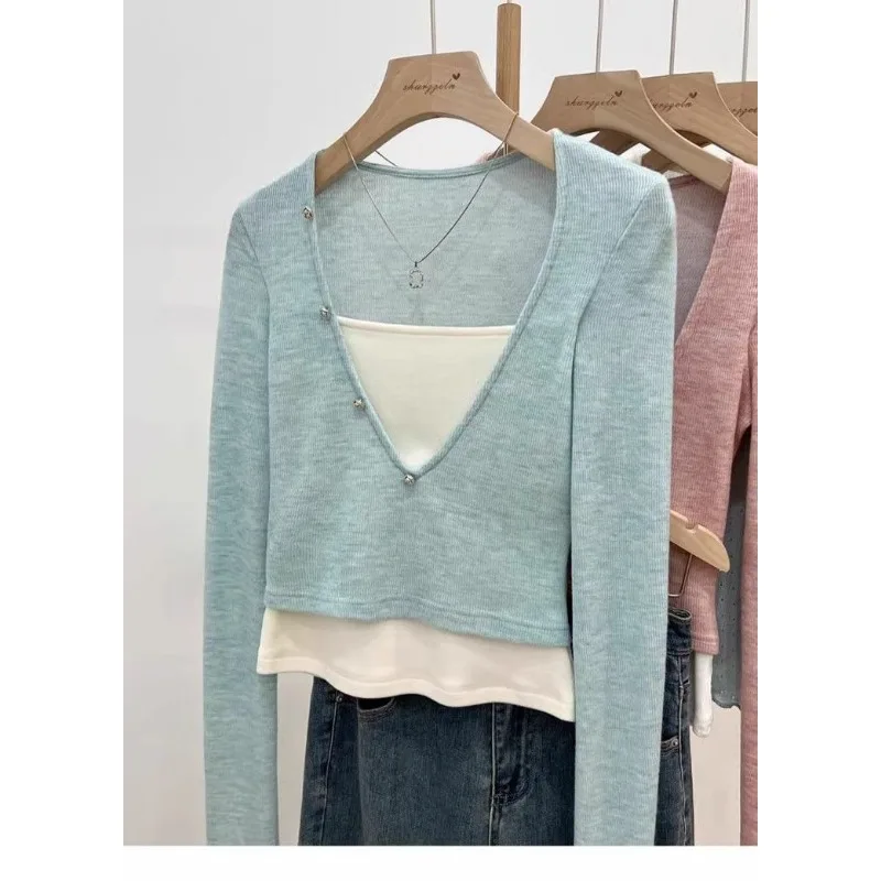 التباين اللون نصف الياقة المفتوحة قاع قميص المرأة زر كم طويل تي شيرت وهمية قطعتين تقسم الأعلى