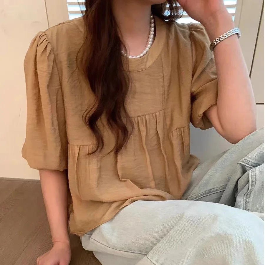 เสื้อชีฟองทรงหลวมสไตล์หวานสำหรับผู้หญิง ใส่สบาย ดูอ่อนเยาว์ แขนพอง ทรงกลม คอวี ผ้าเนื้อนุ่ม สีพื้น เรียบง่าย เหมาะสำหรับใส่ไปทำงาน