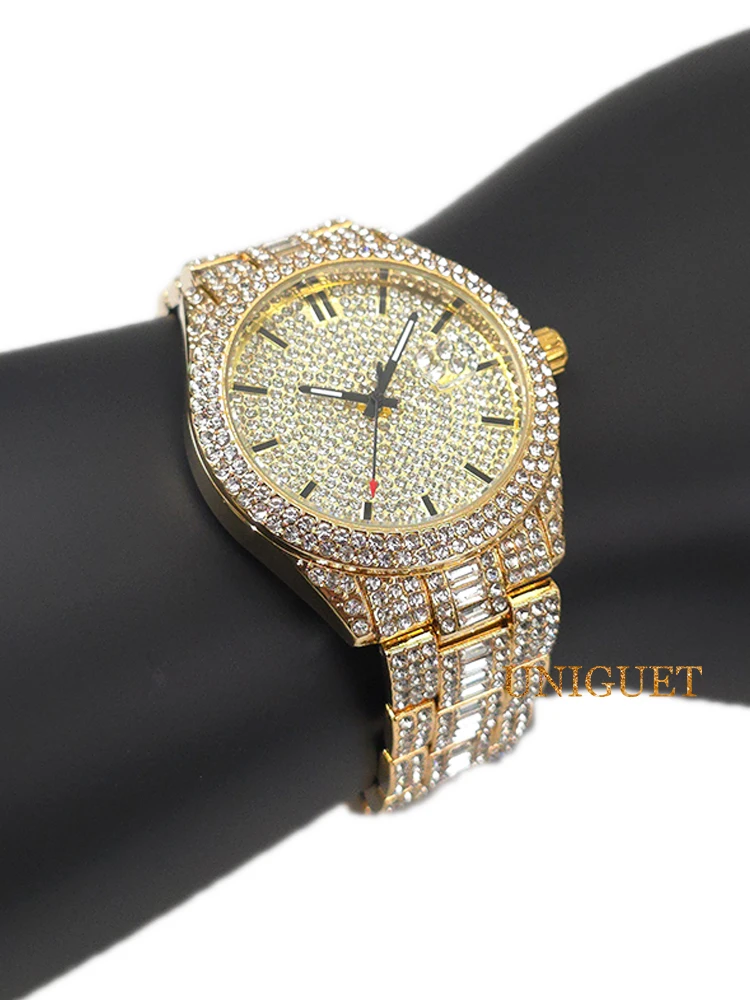 メンズゴールドクォーツ時計ダイヤモンド付き高級デザインヒップホップファッション腕時計男性用カレンダー発光針腕時計新しいギフト