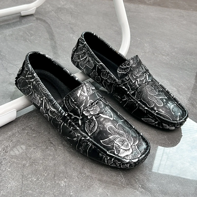 

Big Size 38-48 Mens Loafers Fashion Carving Casual Shoes Men Print Flower Leather Shoes Comfortable Convenient Driving Shoes