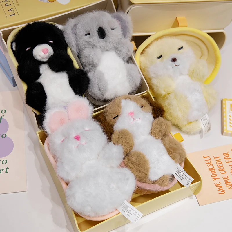 Animal en peluche endormi dans un panier pour bébé, jouet en peluche moelleux, chiot, chien, koala gris, couffin, chat noir, beurre doux dans un berceau