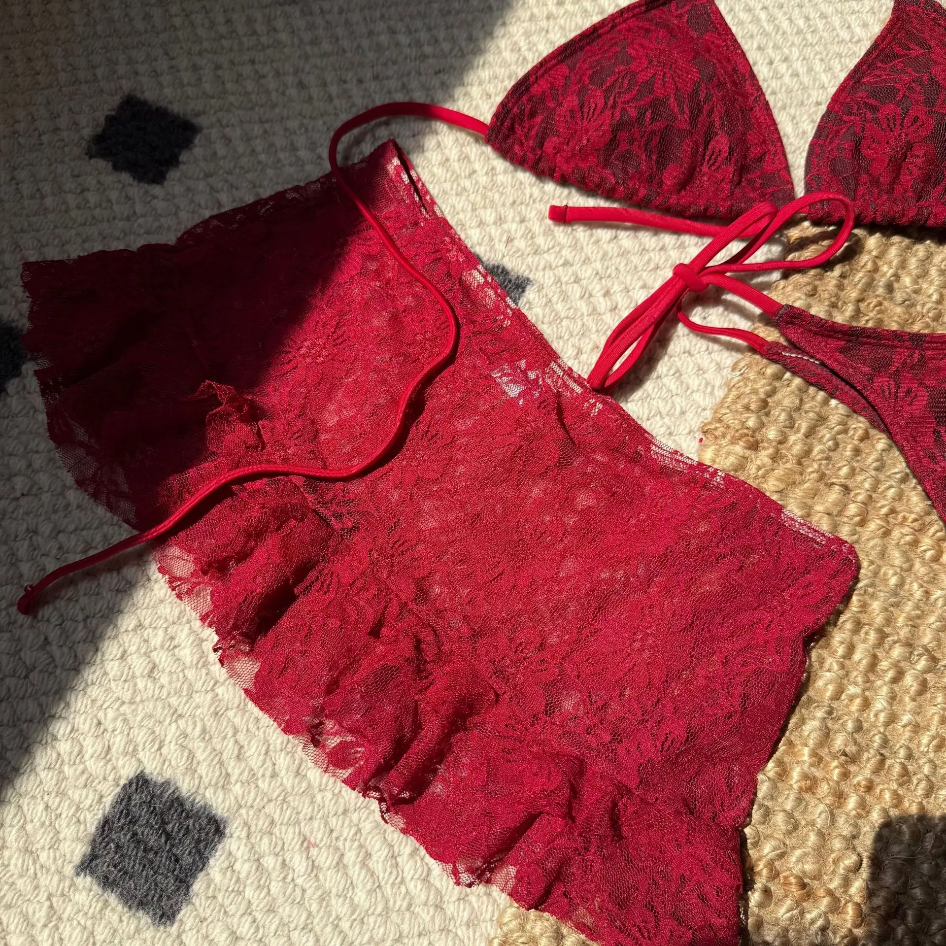 Costume da bagno a tre pezzi in tessuto di pizzo con bikini pareo ispirato al costume da bagno da donna costumi da bagno costumi da bagno Vacay Outfit Biquini