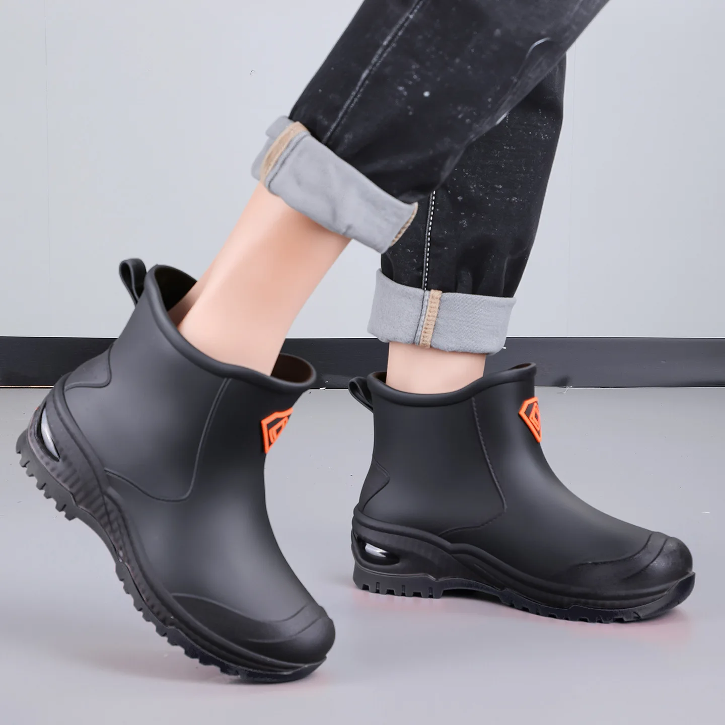 Wear resistant thick soled water boots, military green river tracing men's short boots, rain boots, waterproof men's water shoes view 5