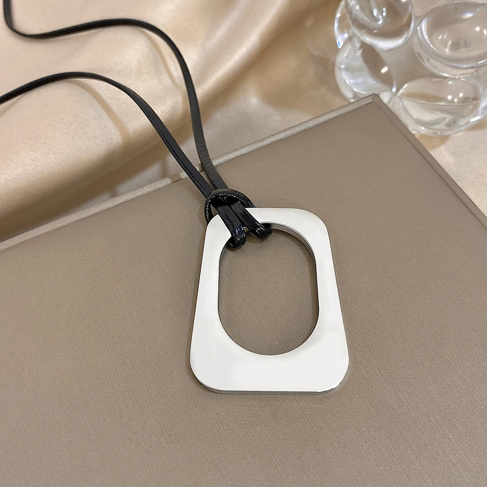 

Amorcome Hollow Rectangle Pendant Necklaces Silver Color Simple Rope Chain Necklaces Stainess Steel Party Jewelry 205 New