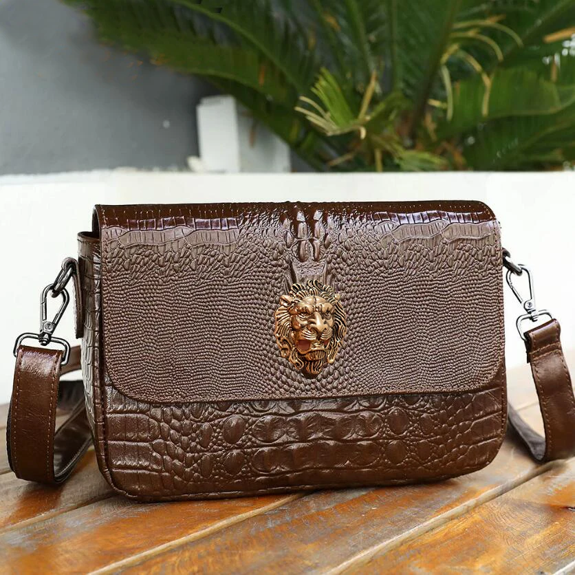 

Новая сумка через плечо из натуральной кожи на одно плечо с ремешком-цепочкой и небольшой квадратной формой. Модный дизайн 34.