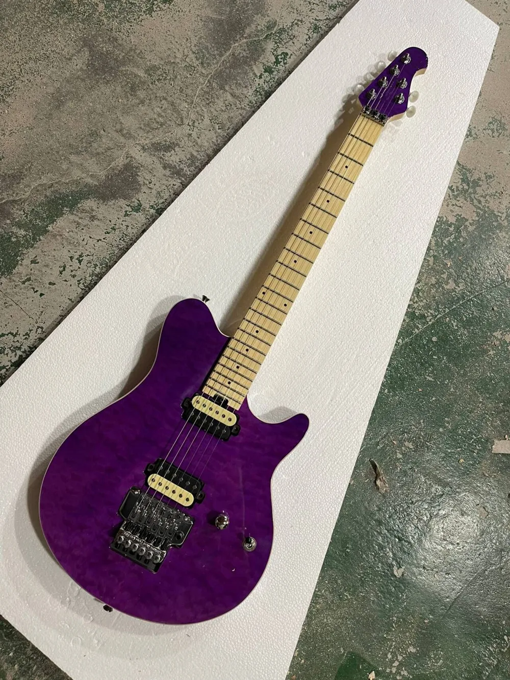 Purple body Electric Guitar with Chrome Hardware,Maple Quilted Top,Provide customized services