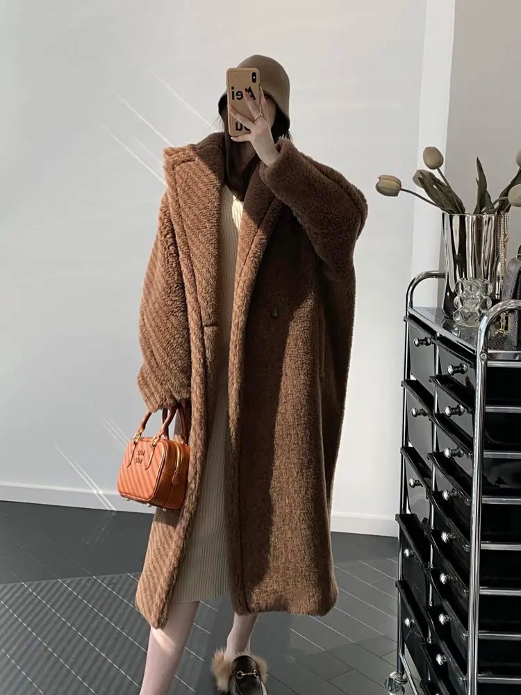 2025 Winter New Mocha Brown Teddy Bear Coat Silhouette Long Fur Coat Women's Classic