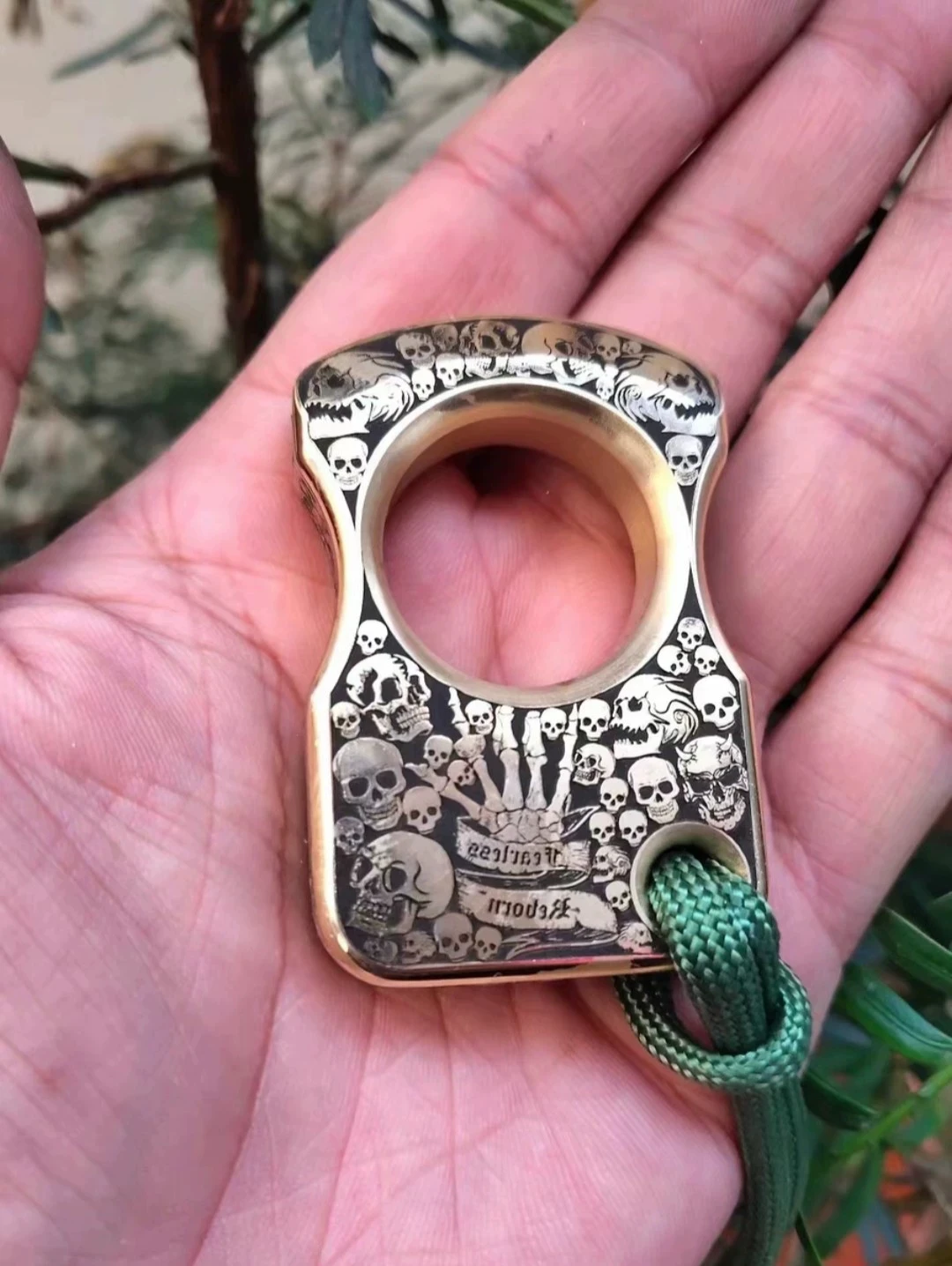 Tangcao Constantine carved finger tiger brass material EDC