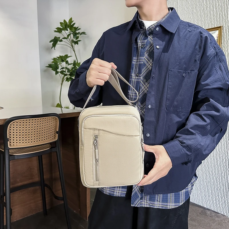 Herren-Umhängetasche aus Nylon, lässige Pendler-Outdoor-Mode-Schultertasche, wasserdichter Rucksack im Street-Style, einfarbig – Detail 10