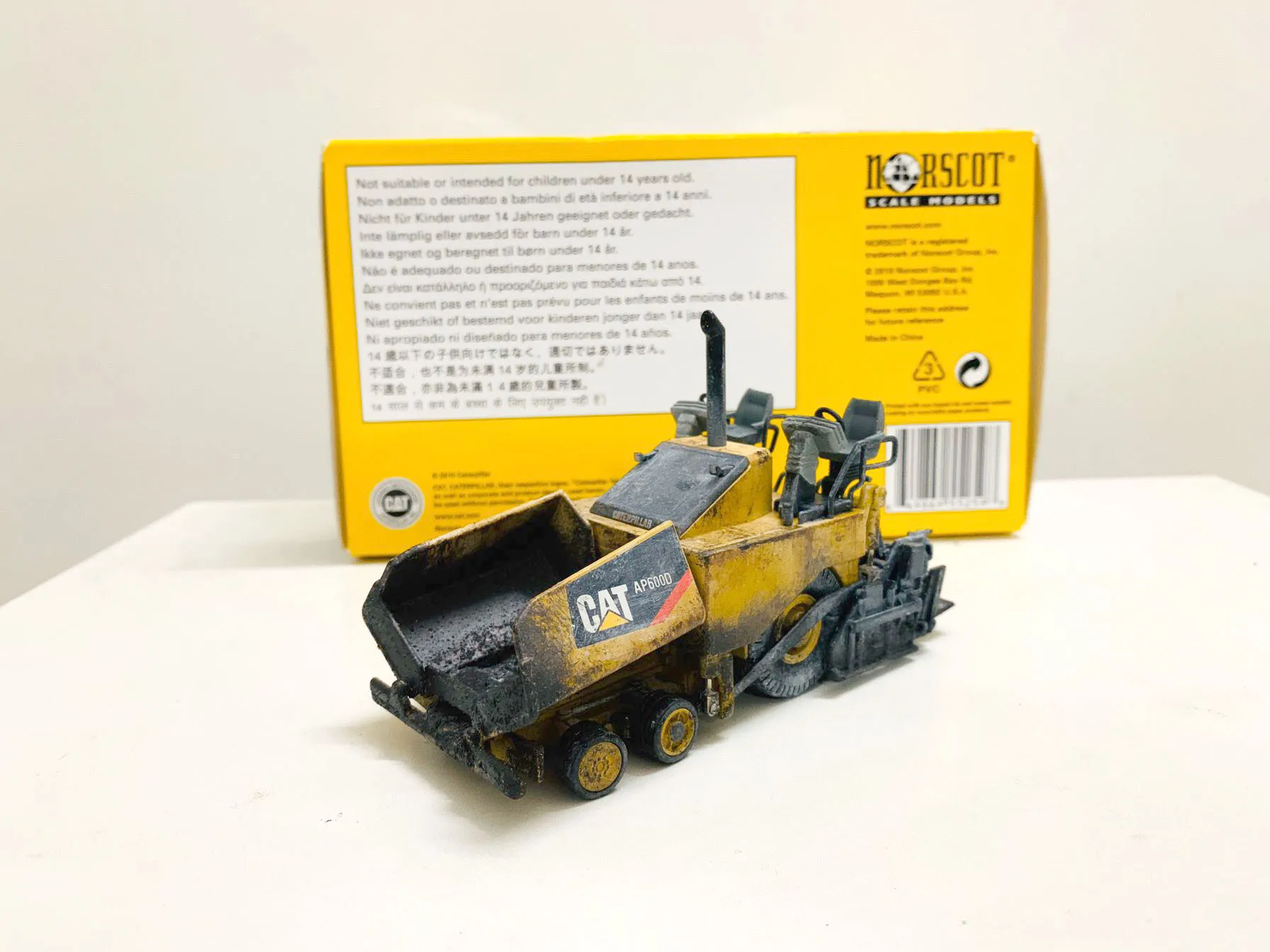 AP600D Asphalt Paver Muddy Edition 1:50 Scale DieCast Metal Model Collectible Mechanical Engineering Model 55259