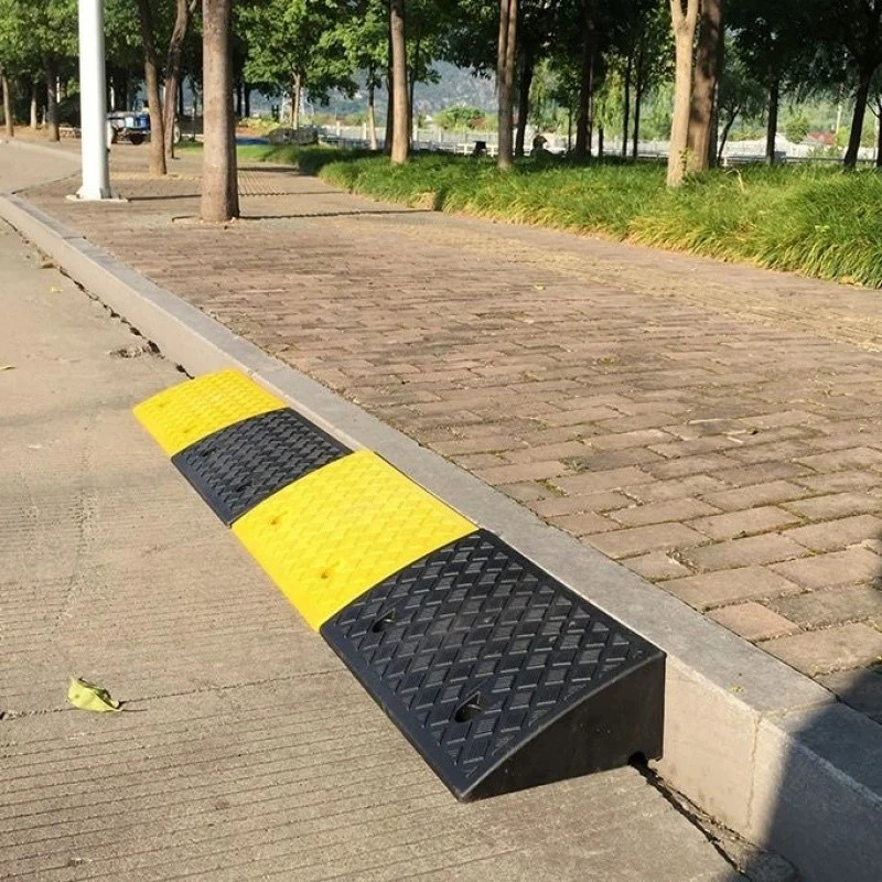 Plastic PVC Road Slope Ramp Pad Portable Car Step Uphill Triangle Mat Curb Rubber Threshold Ramp Kerb For Car Electric Scooter