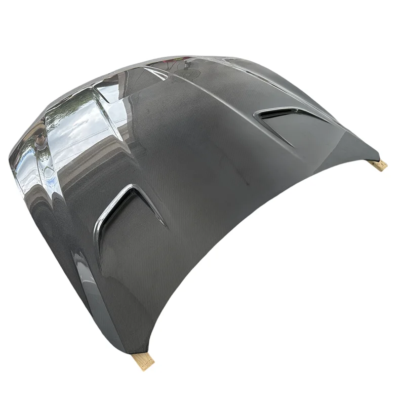 

Модифицированный капот двигателя в стиле TC из углеродного волокна, разработанный для Maserati Levante 2016-2021