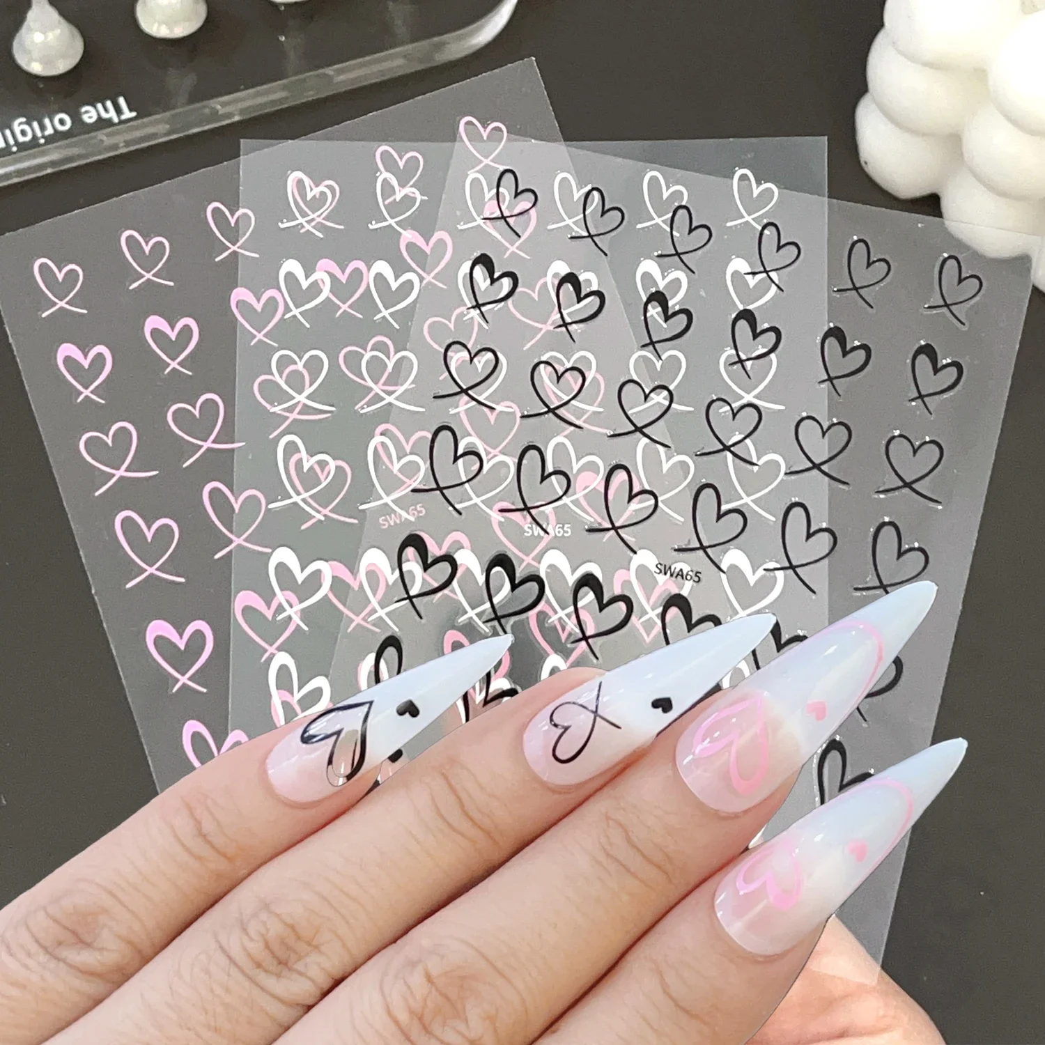 ラインラブハートネイルステッカー 3 個ブラックホワイトピンクハートネイルデカール DIY バレンタインデー粘着スライダーマニキュア装飾