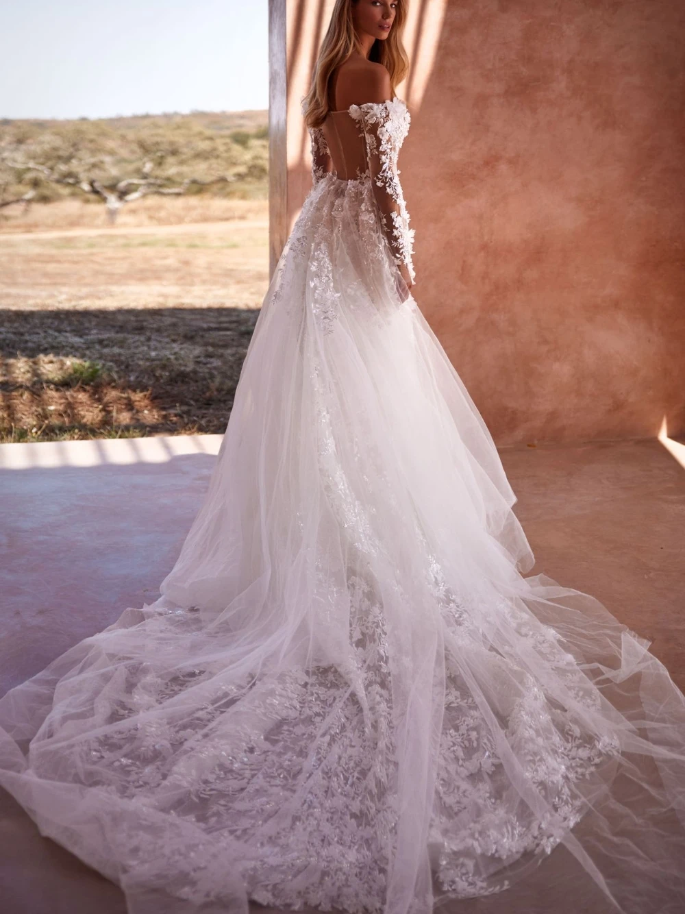Dreamy Floral Appliques Wedding Dress Romantic Shiny Off Shoulder Customized Bridal Gown Tulle Classy Delicate Bride Wear