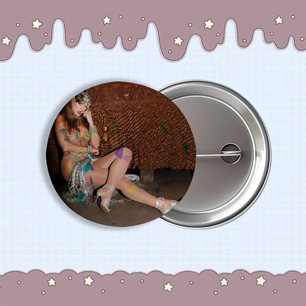 I Destinese di Ophelia W-WoodS Distintivi rotondi riflettenti laser spille borse decorazioni per abbigliamento regali da collezione per gli amici