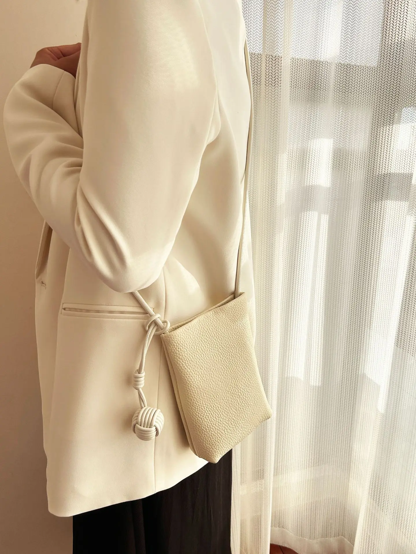 

Genuine Leather Mobile Phone Bag for Women Crossbody Small Bag 2026 New Model Woven Handbag Vertical Style Cowhide Mini Walking Bag