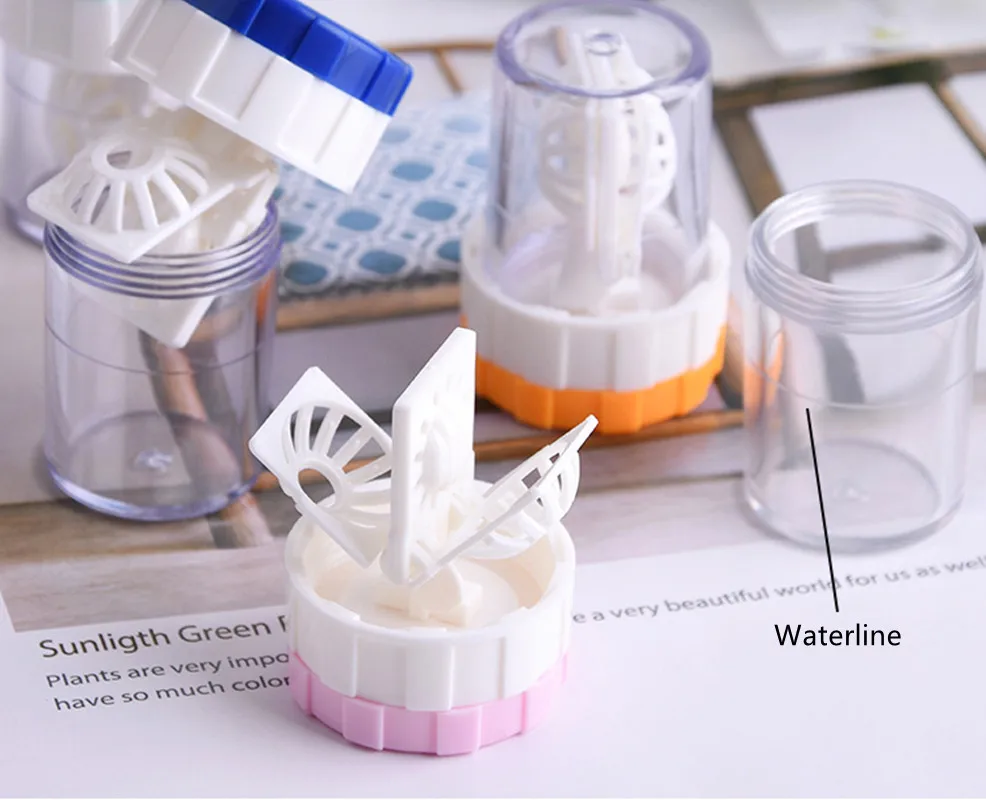 Fast Drop Shipping 2022 Contact Lens Cleaner Case Box Manual Rotation Type Plastic Container Storage Holder For Travel Kit