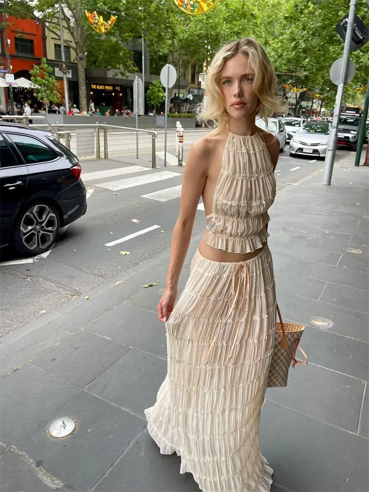 Why the Backless Set Is the Ultimate Choice for Chic Beachwear and Evening Outfits in 2024