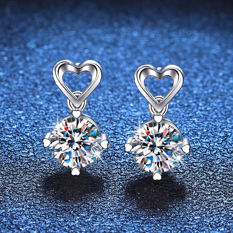 

2026 New PT950 Platinum Heart Stud Earrings 1Ct D Color Moissanite with IGI Certificate Women Luxury Valentine Gift