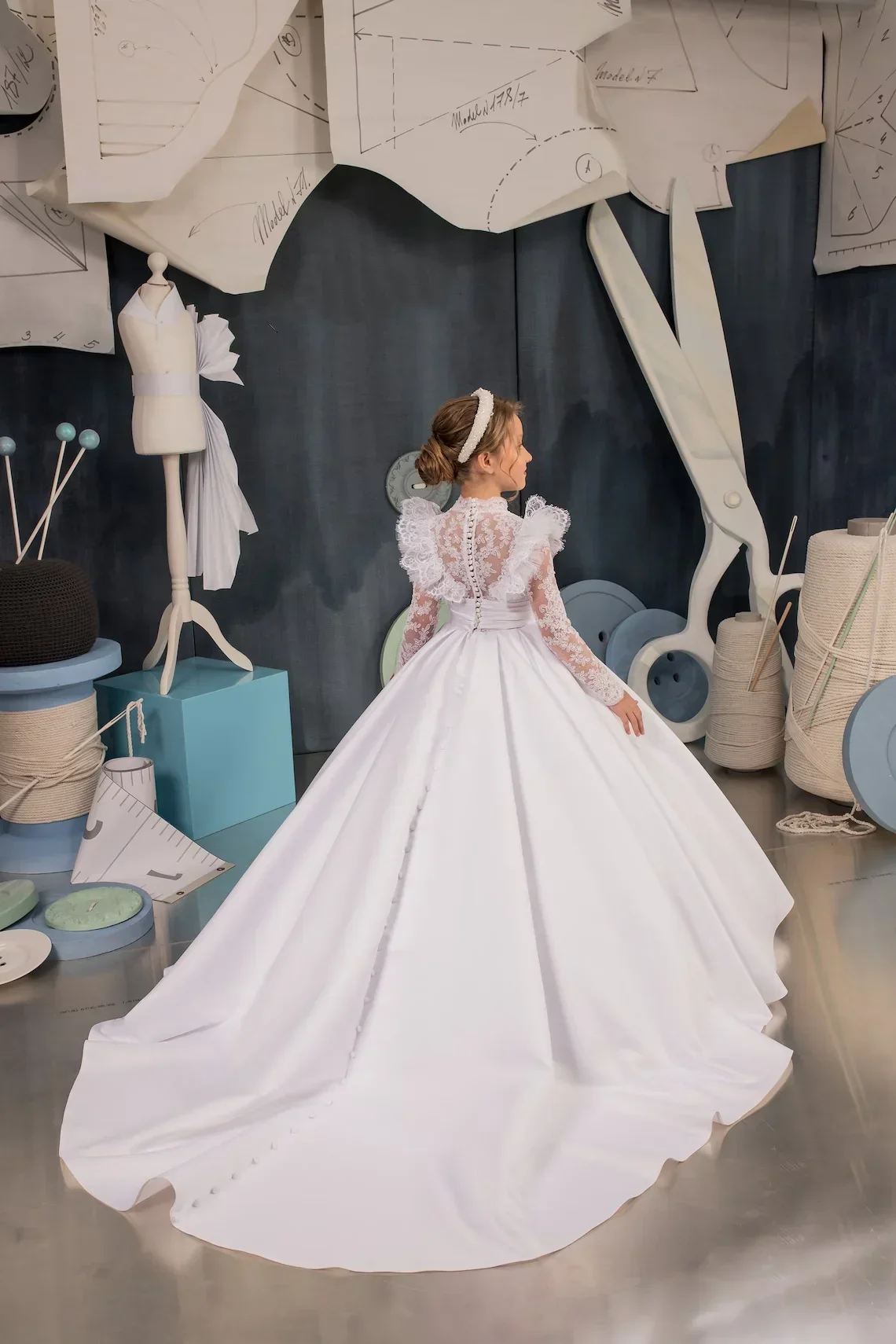 

White Satin Flower Girl Dresses Long Sleeves Lace Appliques Wedding Party Birthday Princess Dress Prom First Communion Gown