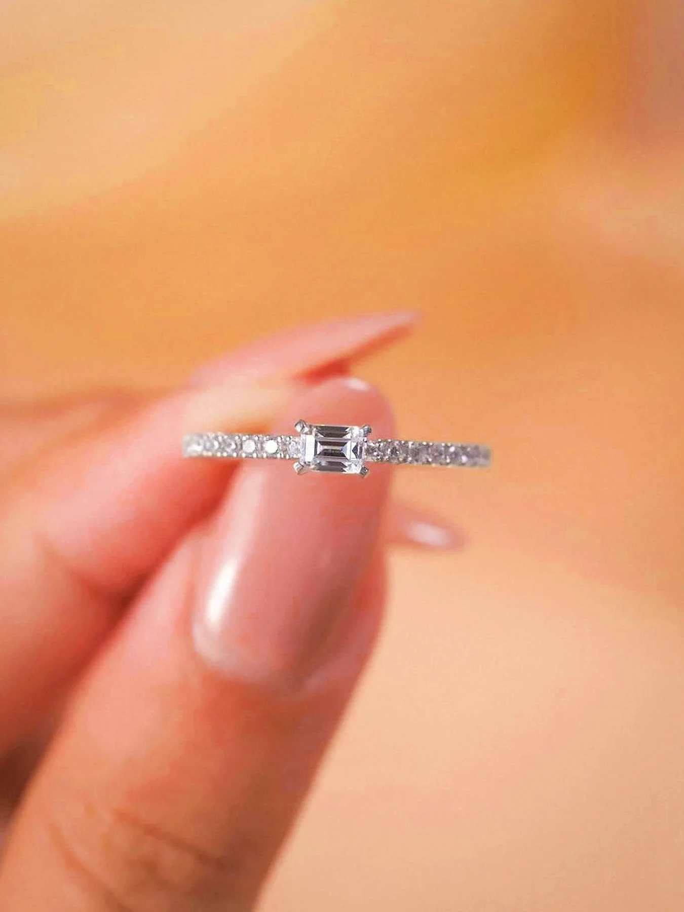 

S925 Minimalist Style Niche Design High-End Single-Row Diamond Ring Suitable for Dating, Parties, and Everyday Wear, Gift for Girlfriend or Best Friend's Birthday, High-Quality Women's Jewelry