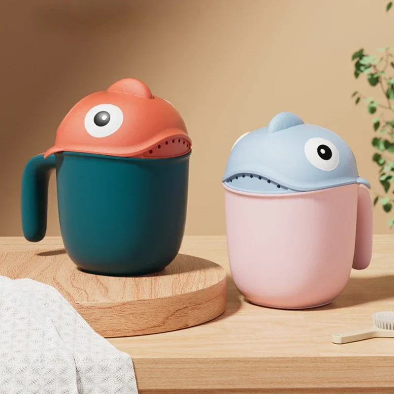 Baby Bath Shower Head Rinse Cup Cartoon Shark Cute Shower Washing Bathroom Accessories Bathing Toys for 0-6 Years Old Baby