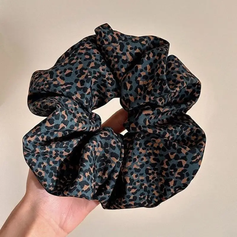 ربطات شعر مرنة بطبعة الفهد الأزرق الرجعية Scrunchie ربطة شعر من النوع المزخرف إكسسوارات شعر عالية المرونة للنساء