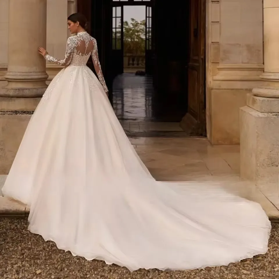Vintage Lace Princess Bridal Ball Dress Beaded Shining A-line Wedding Dress Long Sleeve Ivory Dubai Wedding Dress Custom