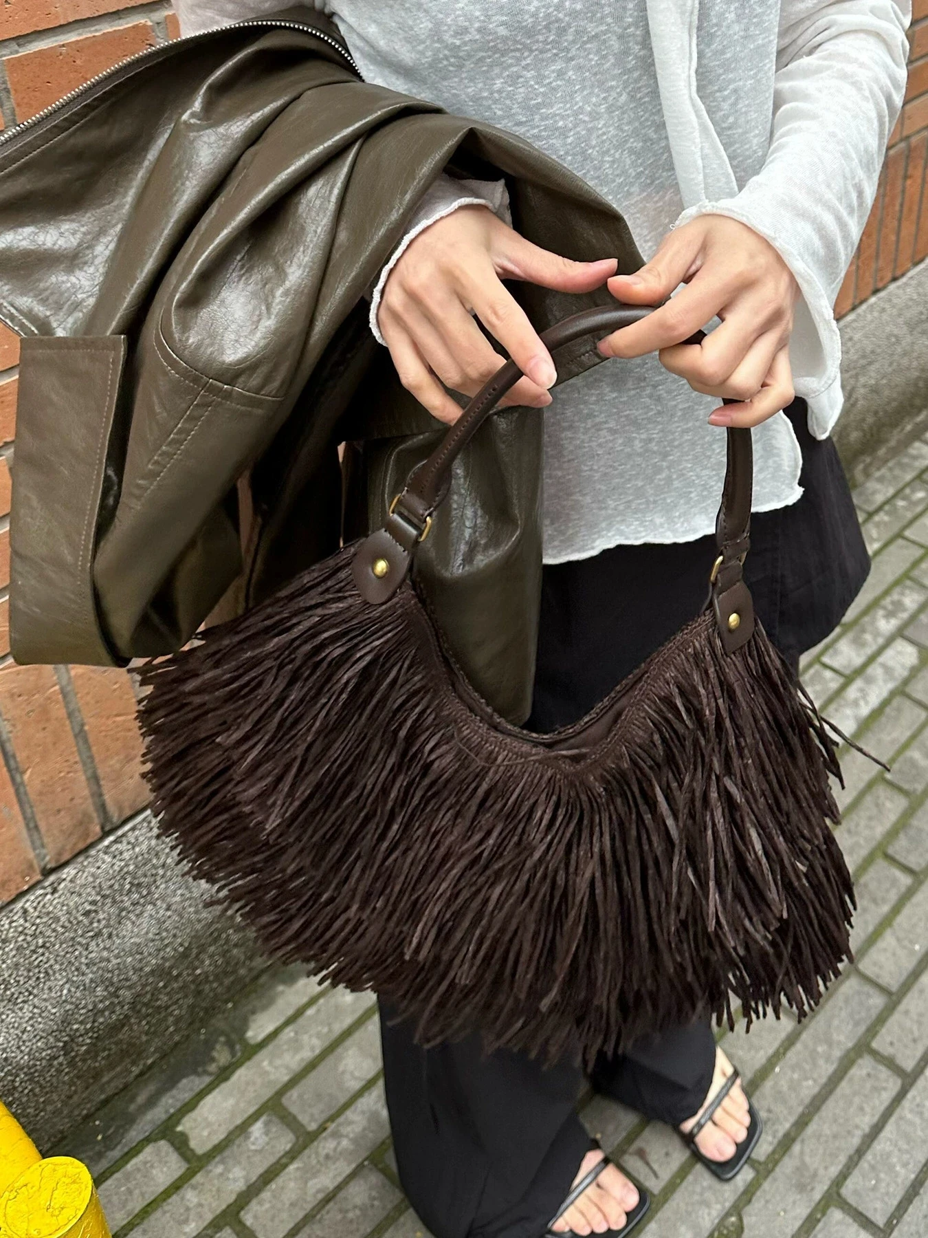 Bohemian Vintage Tassel Handbag Hand Woven Lightweight Breathable Large Capacity Tote Bag Short Handle Straw Beach Vacation Bag