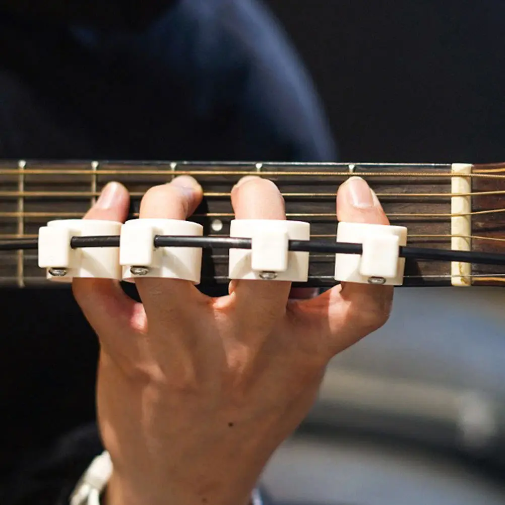 Набор тренажеров для растяжек для пальцев включает в себя регулируемый расширитель и защитные рукава для музыкантов, улучшают гибкость пальцев.