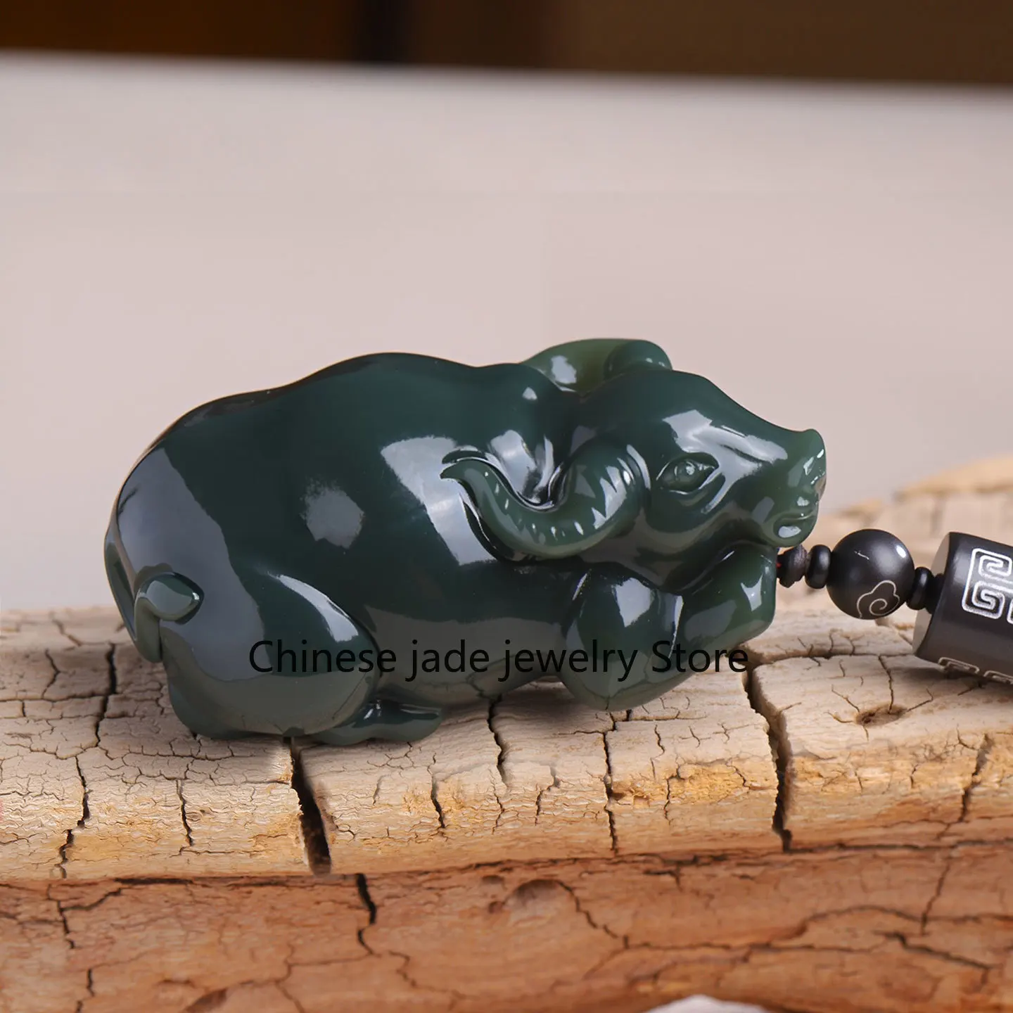 Natural Xinjiang Hetian jade zodiac cow hand handle piece jade to play with to turn the world around men's and women's jade cult