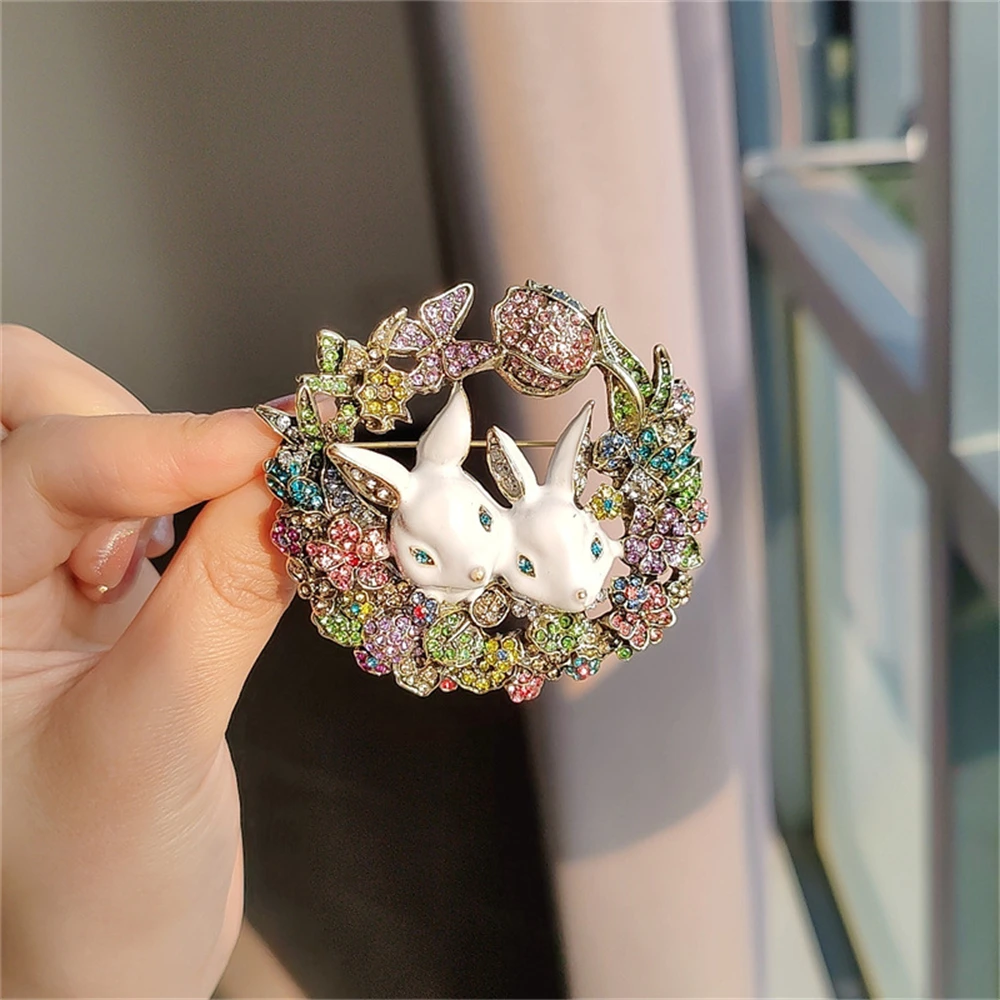 Medieval vintage retro literary rabbit brooch heavy work full of rhinestones little white rabbit brooch coat accessories corsage