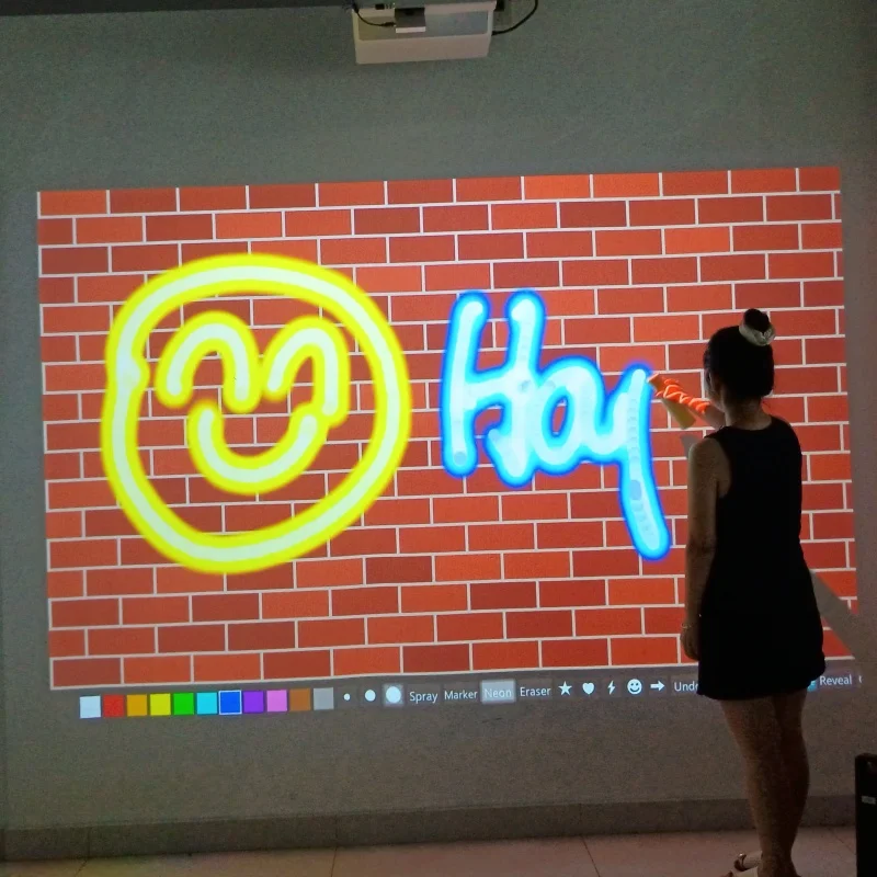 Digital Graffiti Spray-Painting Game: Interactive Art Projection System Suitable for Museums and Entertainment Centers