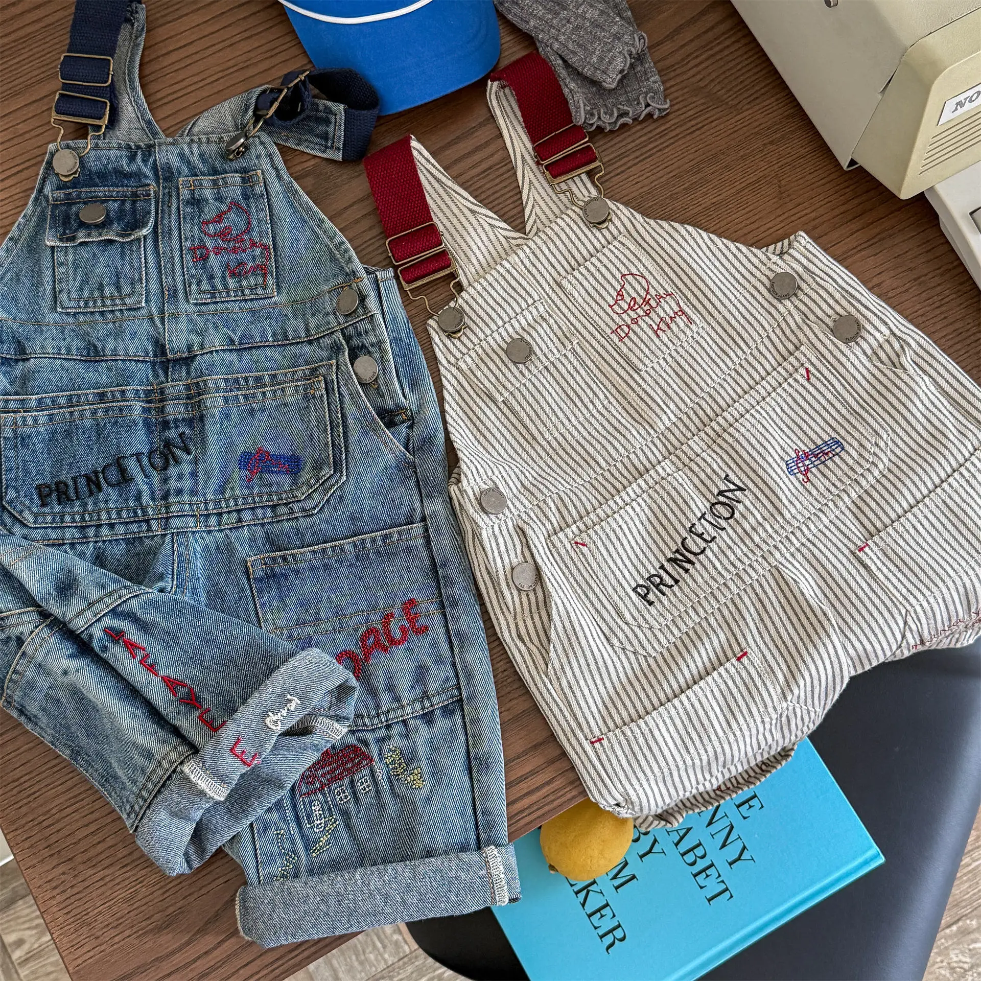 

2025 Autumn New Children Denim Overalls Boys Casual Pants Baby Strap Trousers Girls Loose Jeans Kids Jumpsuit Toddler Clothes
