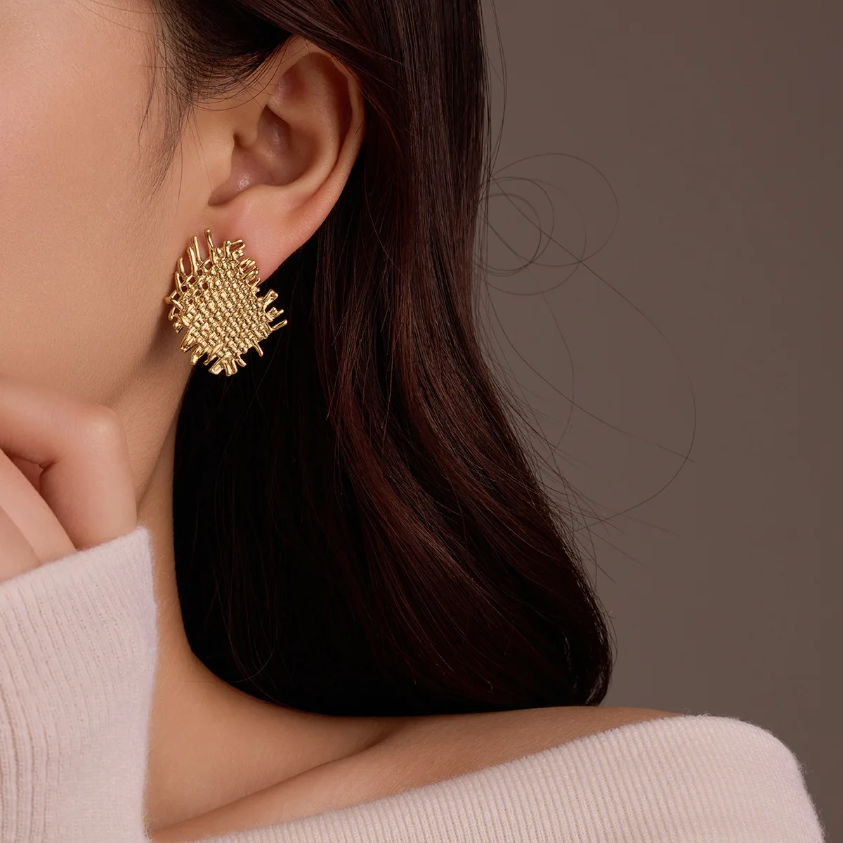 New 18K electroplated gold geometric irregular straw patch personalized stud earrings ins wind earrings women