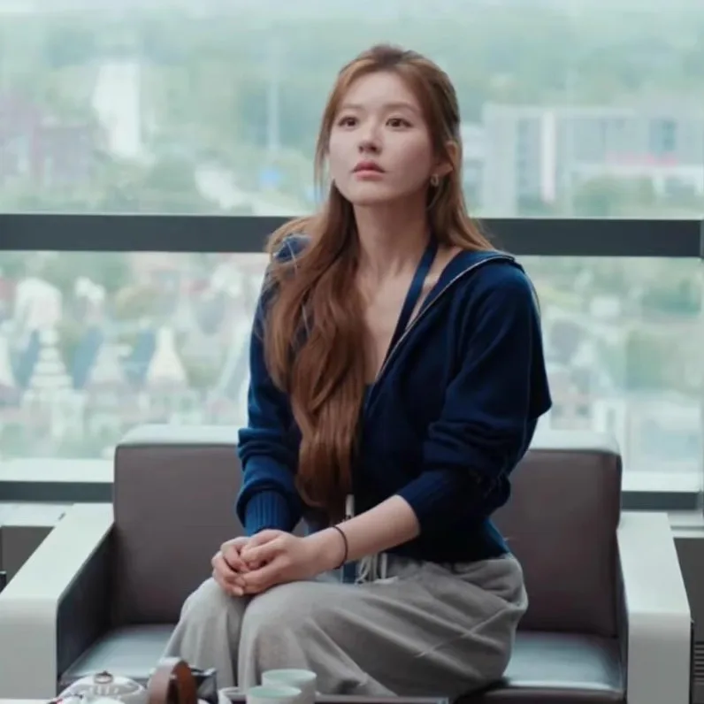 Cardigan aperto con cappuccio lavorato a maglia blu e pantaloni a gamba dritta Set pantaloni a vita alta da donna Faion Casual Wear Autunno 2025