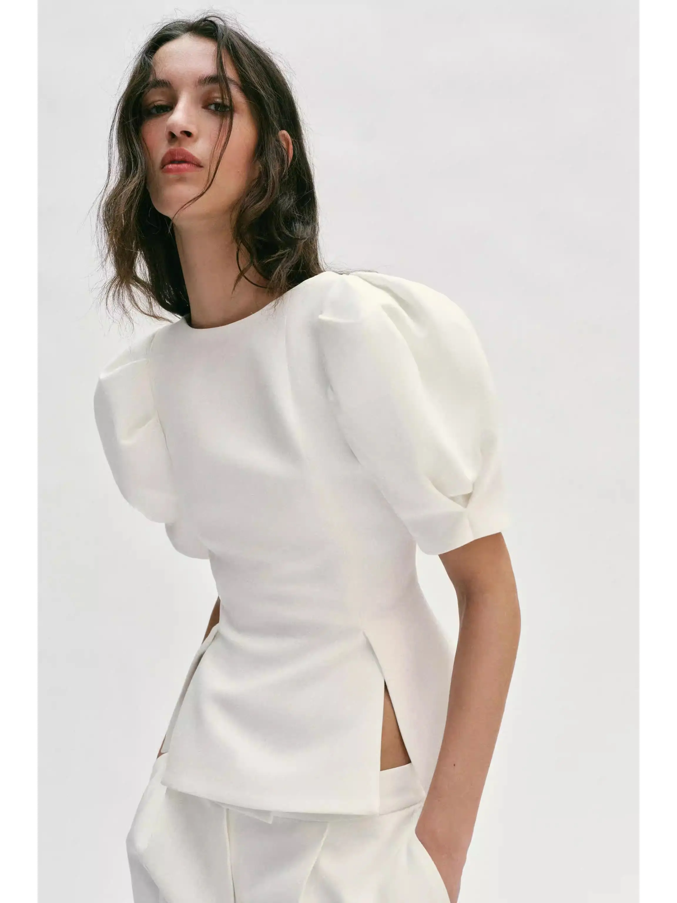 New Summer Women's round Neck Bubble Short Sleeve Top Front Hem Split Fashionable Casual Wear for Young Women 18-25 Years Old