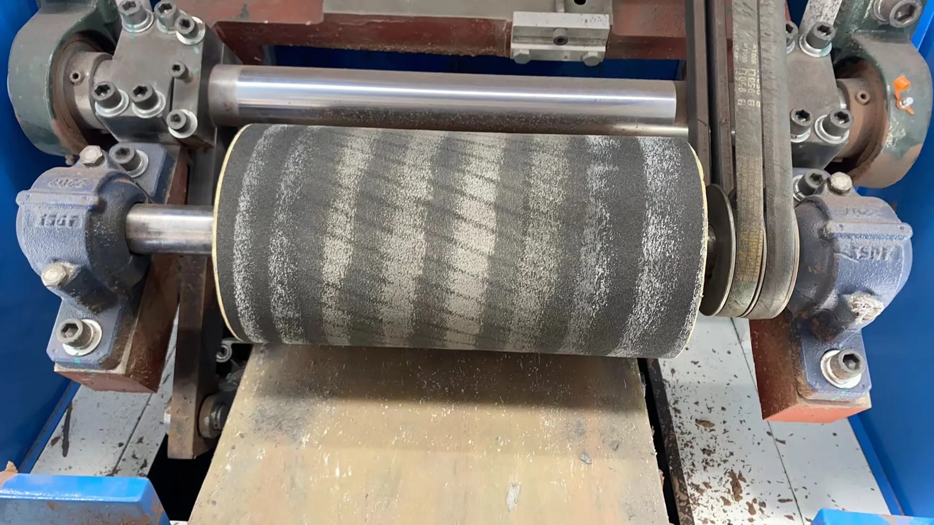 Stoffrad dient dazu, einen Metallspiegeleffekt zu erreichen