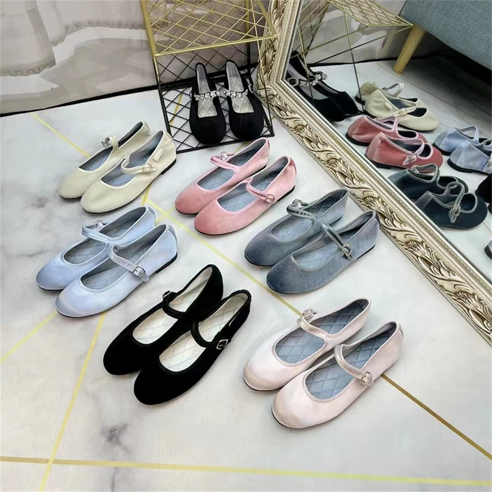 Brangdy 2022 Spring and Autumn Velvet Mary Jane Shoes Round Toe Single Shoes Women Black Beige Velvet 벨벳 메리 제인 신발 Metal Buckle