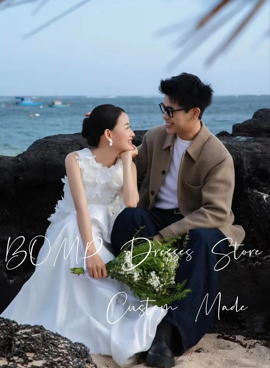 BOMP فستان زفاف أنيق ثلاثي الأبعاد على شكل زهور رقبة دائرية بطول الأرض من الساتان الأبيض كوريا تبادل لاطلاق النار فستان استقبال الزفاف حسب الطلب