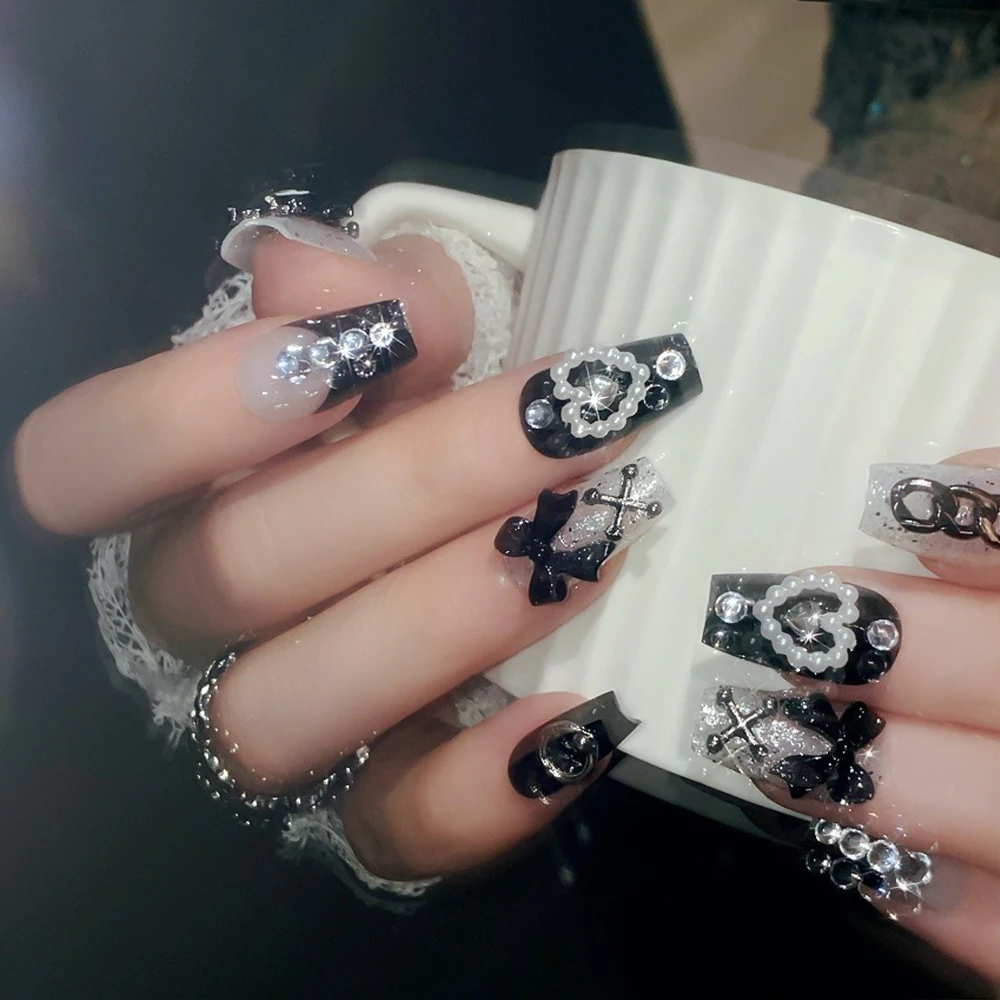 24 unids/caja Sanrio Kawaii Kuromi prensa en uñas Y2K hecho a mano Metal Punk encantos parche para manicura uñas postizas uñas terminadas desmontables