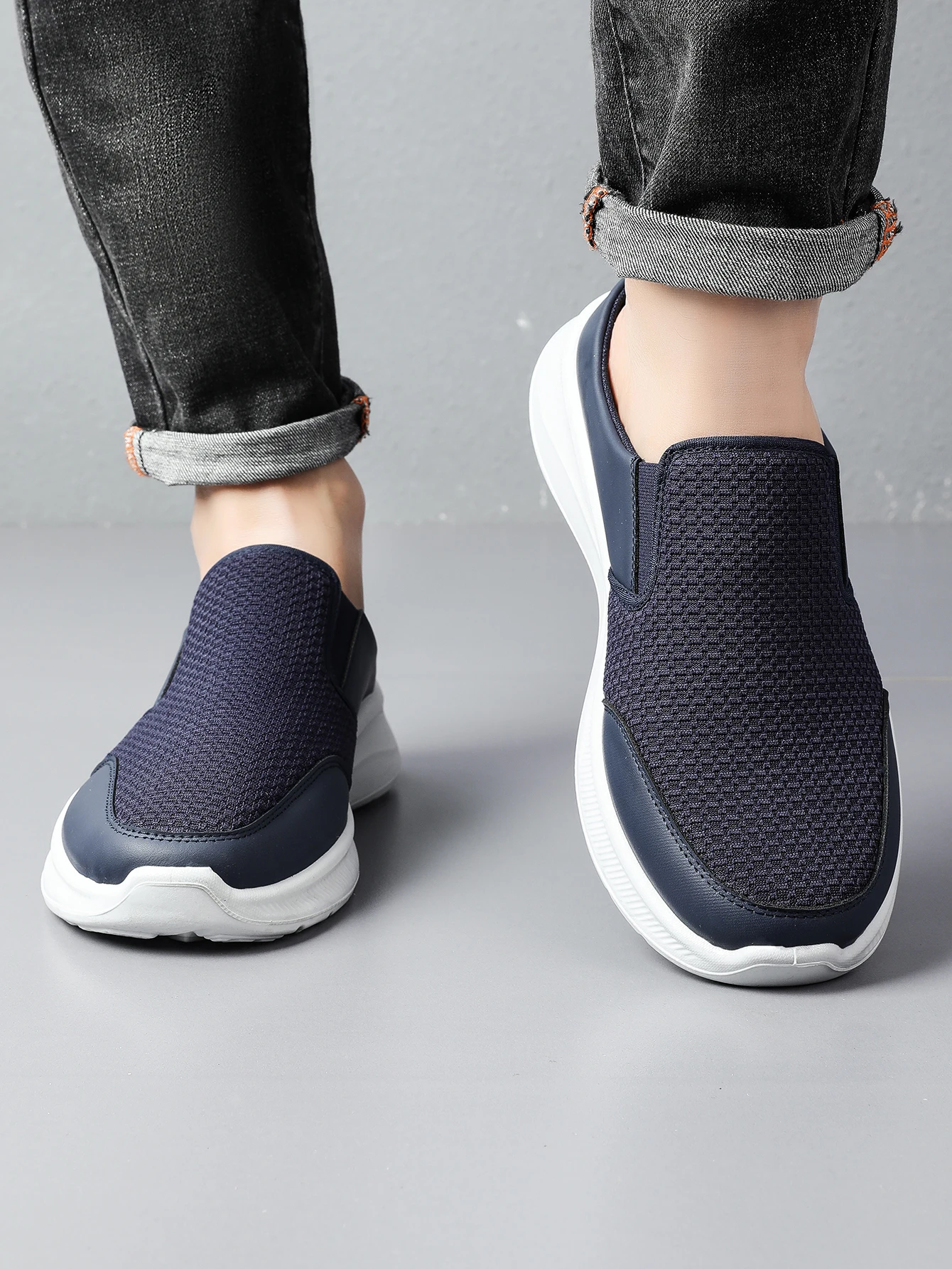 Einfache Minimalistische Herren-Mule-Sneaker, Perforierte Netzstrick-Oberfläche, Umhüllende Schutzkappe, Leichter Slip-On – Detail 8