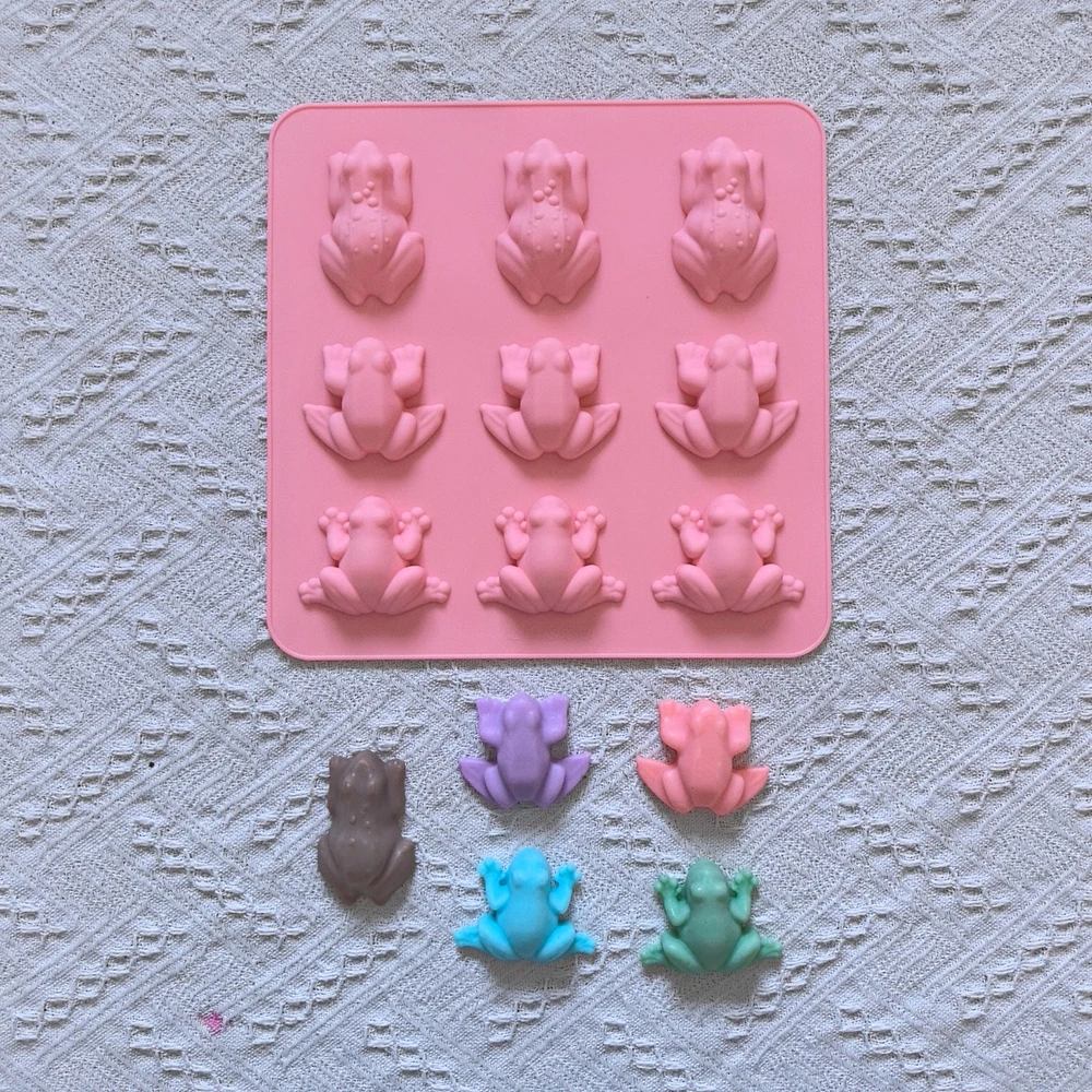1pc Creative frog shaped silicone mold, perfect for cakes, desserts, jellies, chocolates, baking tools, etc