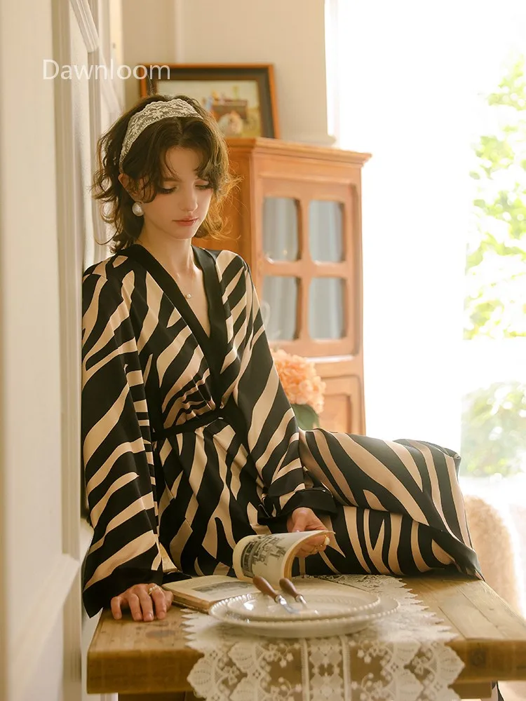 ثوب نوم حريري من الساتان مطبوع عليه حمار وحشي راقي للنساء طويل بدون حمالات نمط مريح فضفاض مناسب للتخسيس تأثير رداء صباحي رداء حمام