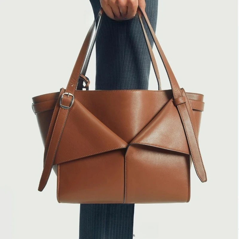 2025 Small Design Large Capacity Tote Bag, Simple European and American Water Bucket Bag, Single-Shoulder Crossbody Women's Bag