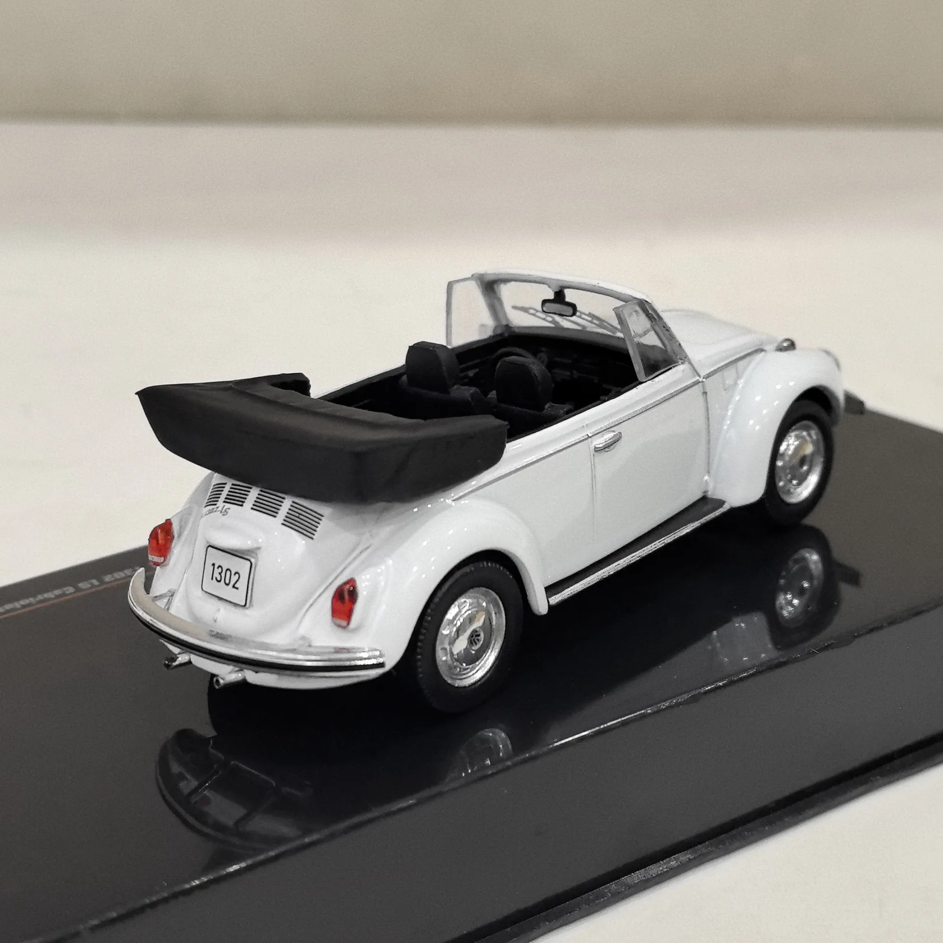 다이캐스트 IXO 1:43 스케일 VW BEETLE 1302 LS 1971 VW 합금 자동차 모델 소장 장난감 선물 기념품 디스플레이 장식품