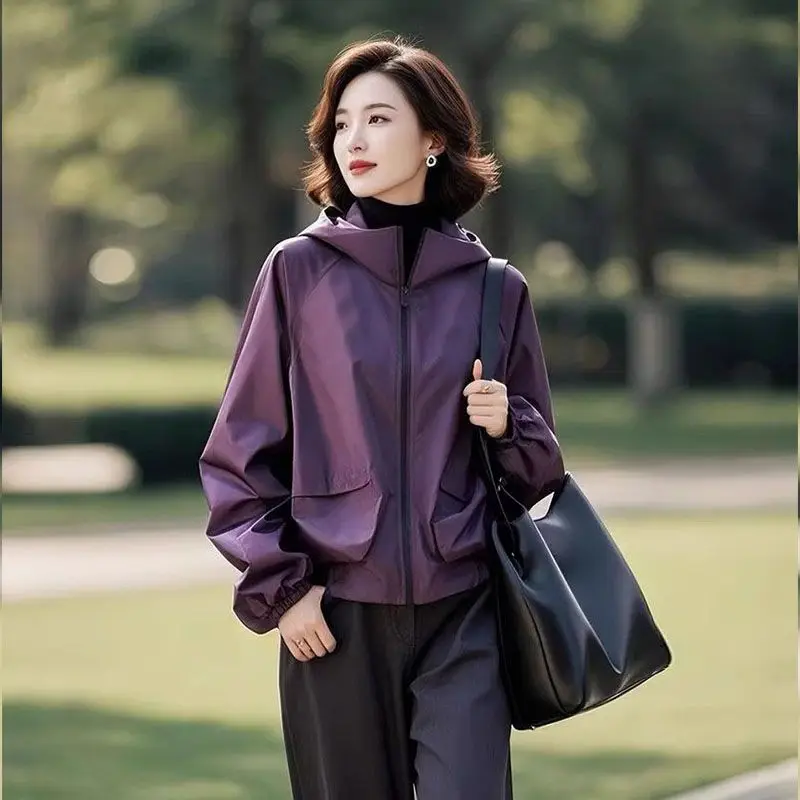 

Новая женская повседневная модная куртка-ветровка с капюшоном для весны и осени, брендовая, больших размеров, спортивная, из полиэстера