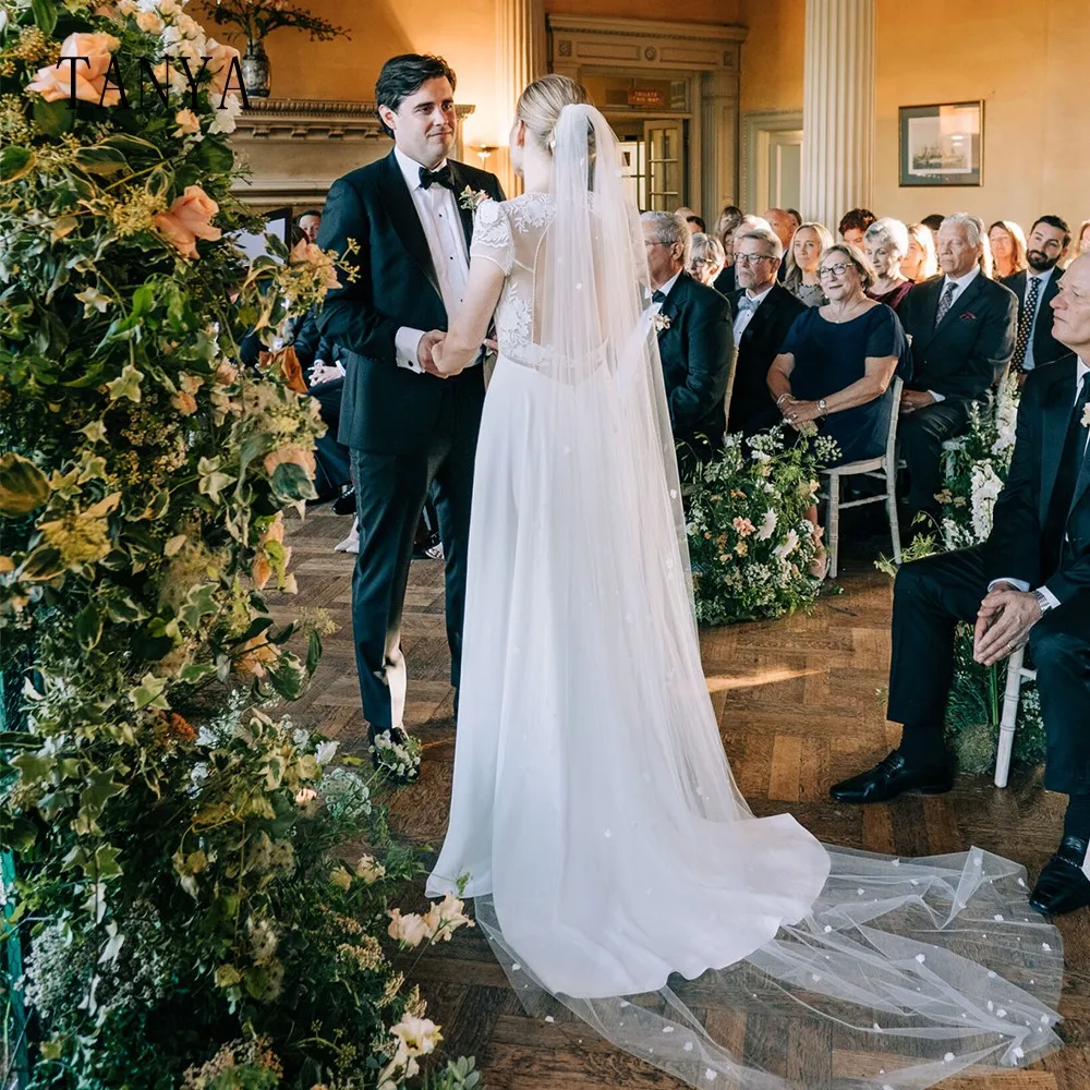 Hochzeitskleid vestido de novia de manga corta con cuello en V profundo, línea A, tren de barrido, vestido de novia suave y de encaje, abertura lateral alta, elegante