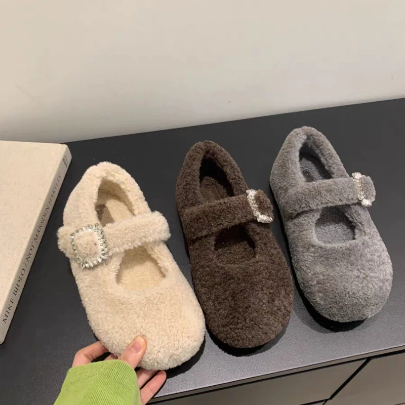 

2025 Winter New Women's Comfortable Flat Sandals with One-Piece Buckle Cute Fuzzy Casual Shoes
