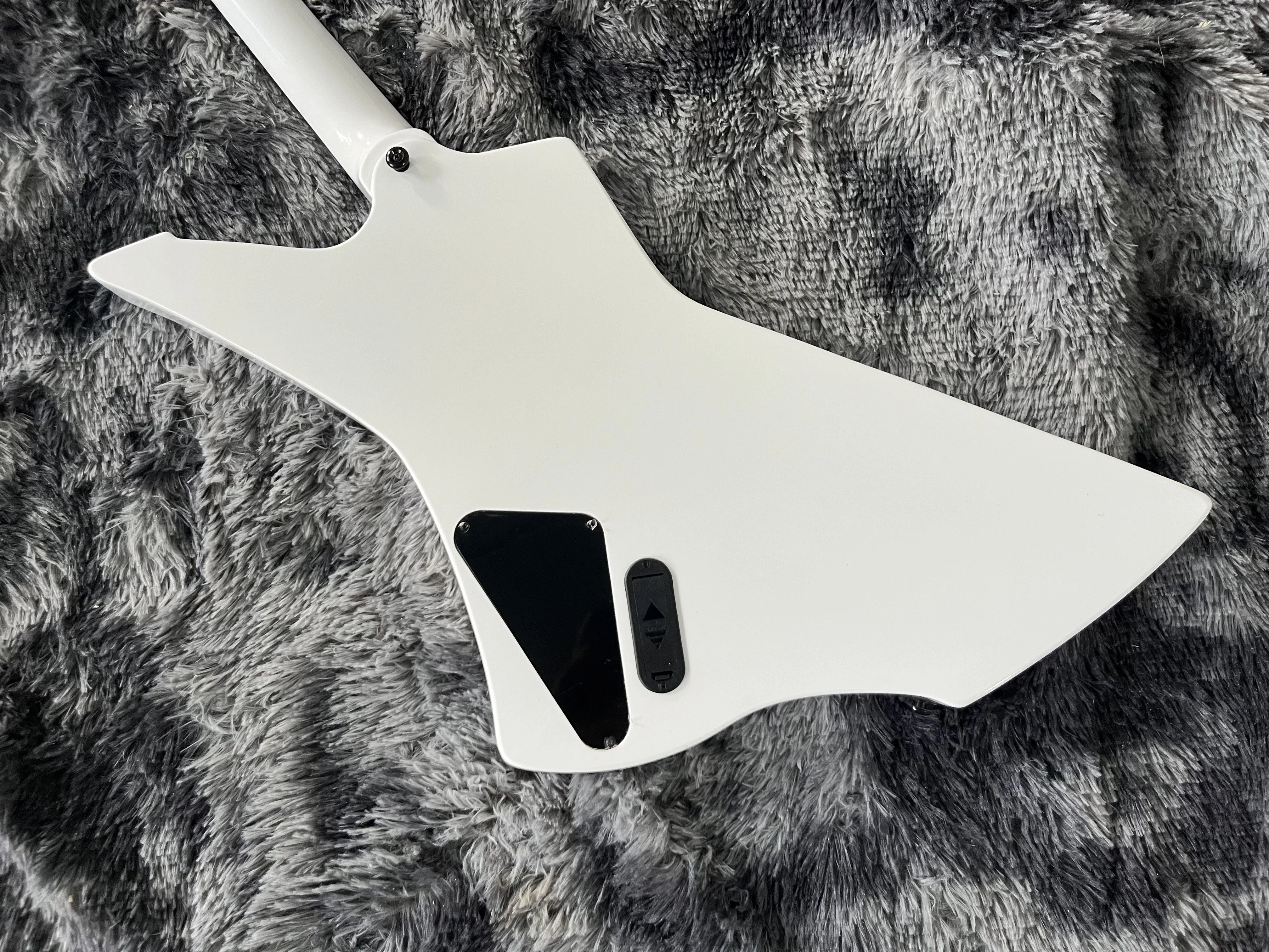 China\'s  Becoda  electric guitar OEM shop White And Black Color 6 Strings